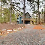 Pennsylvania Escape With Hot Tub, Deck, And Fire Pit!