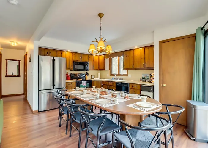 Pennsylvania Escape With Hot Tub, Deck, And Fire Pit!