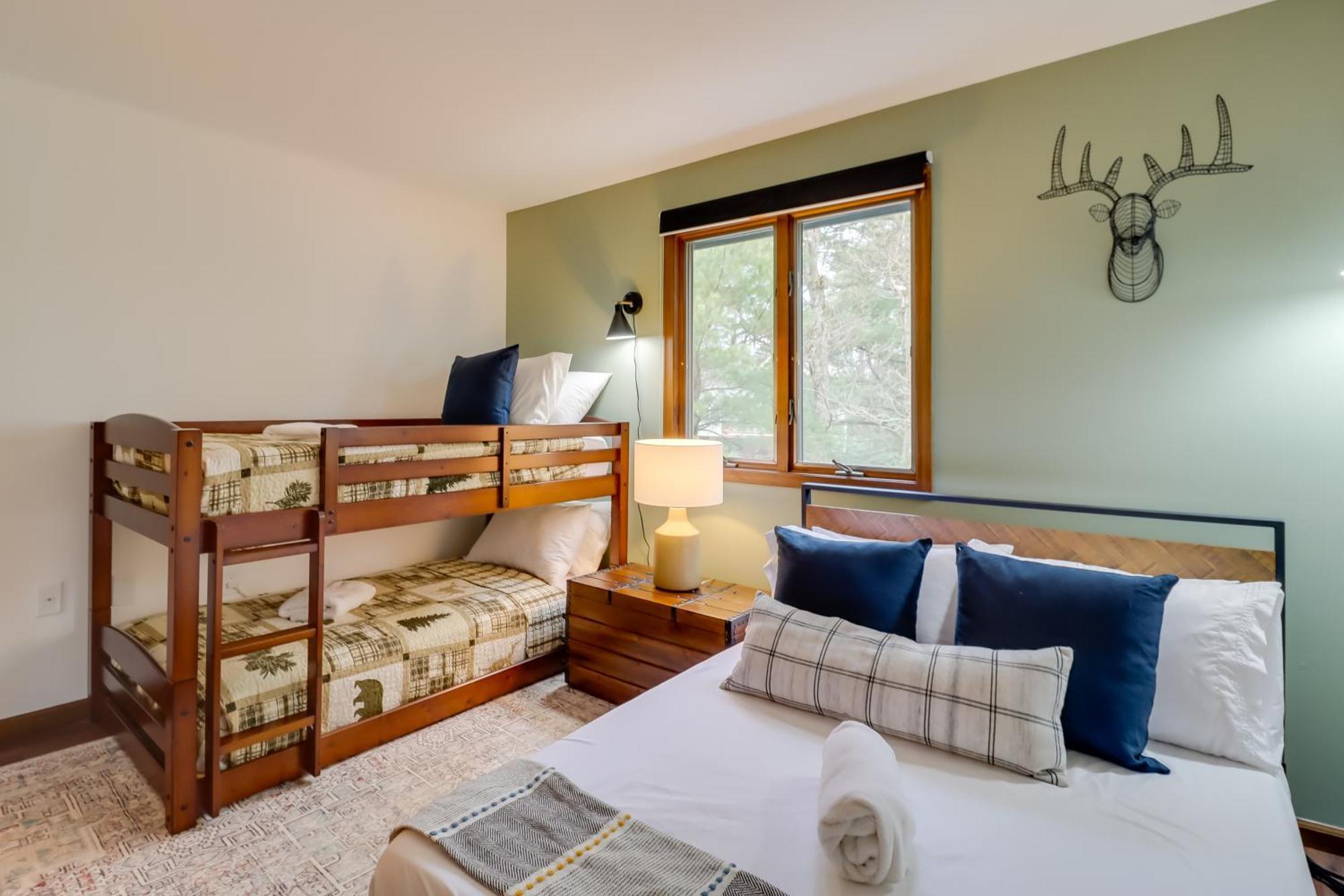 Holiday home Pennsylvania Escape With Hot Tub, Deck, And Fire Pit! *