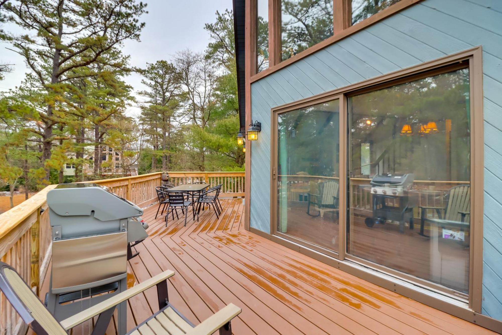 Holiday home Pennsylvania Escape With Hot Tub, Deck, And Fire Pit! Lake Harmony