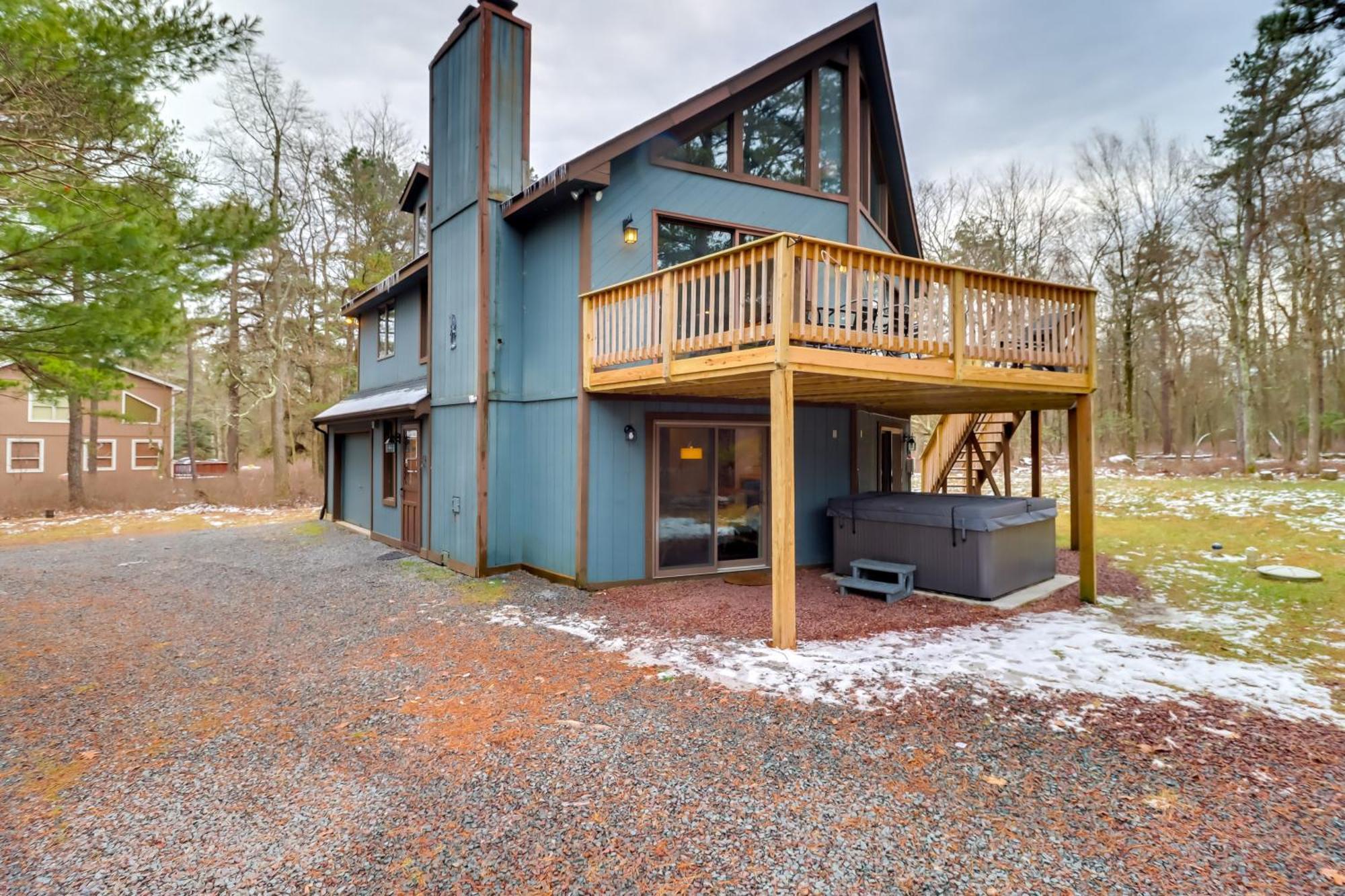 Pennsylvania Escape With Hot Tub, Deck, And Fire Pit! Holiday home