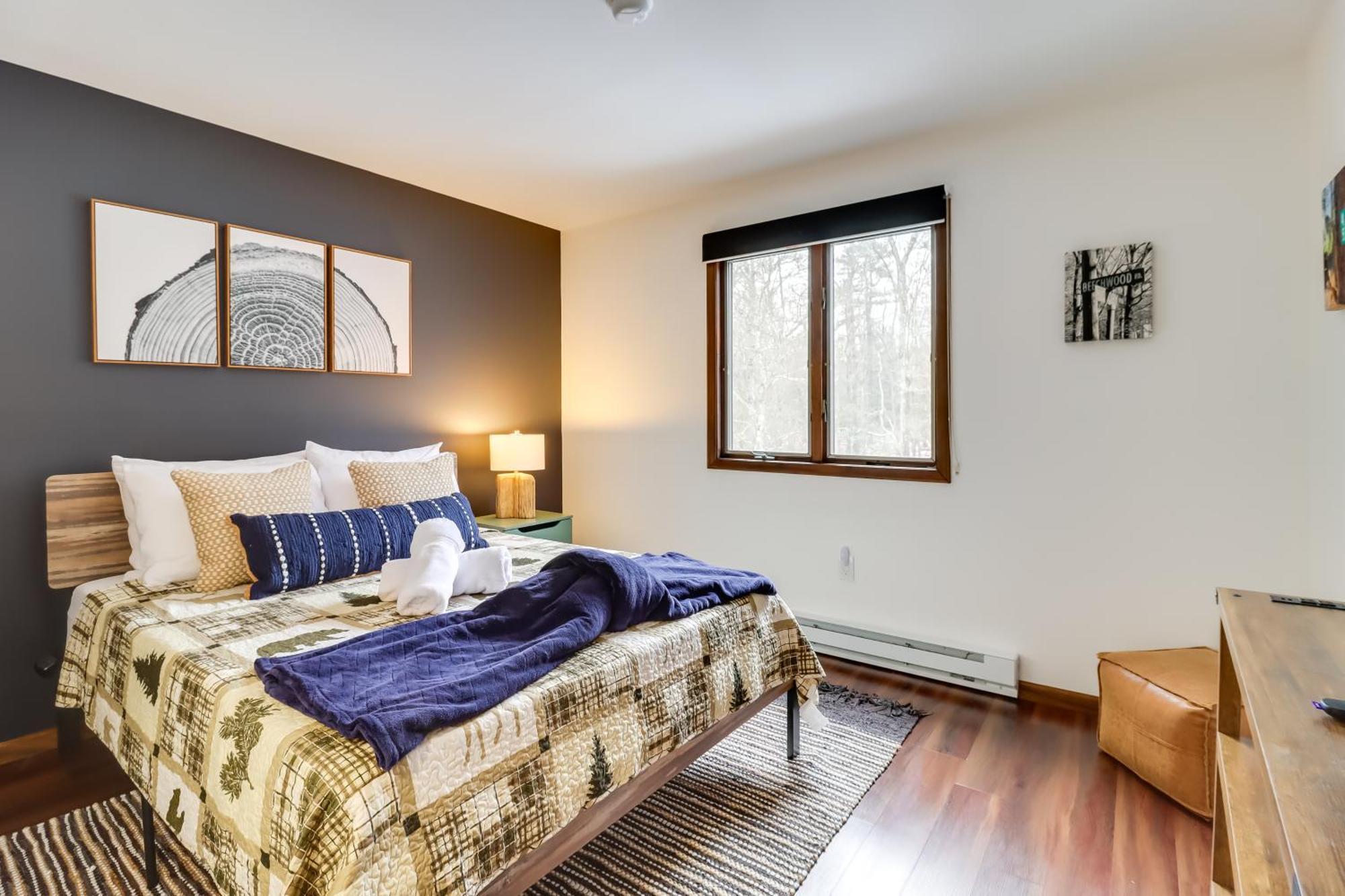 Pennsylvania Escape With Hot Tub, Deck, And Fire Pit!