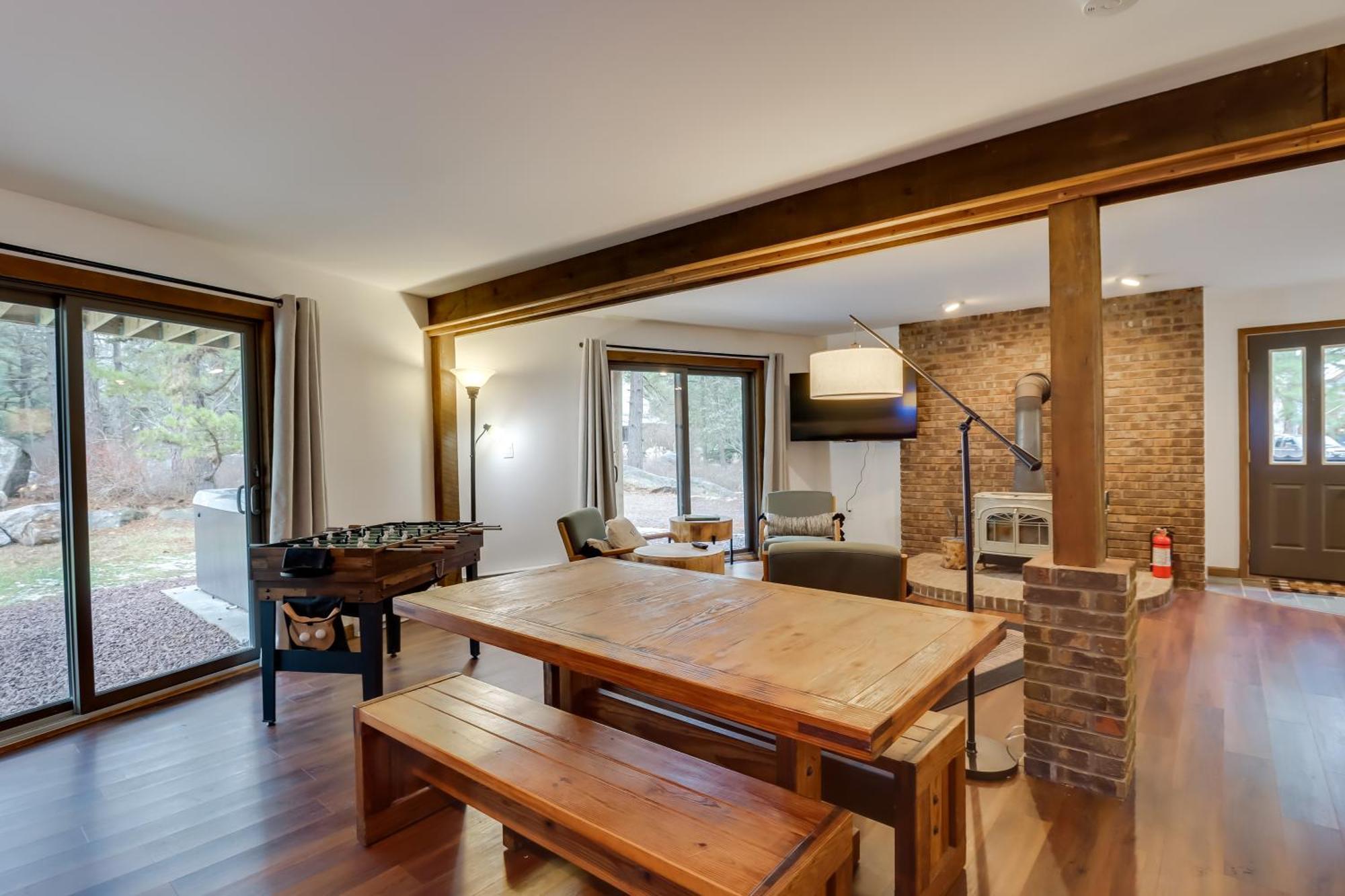 Pennsylvania Escape With Hot Tub, Deck, And Fire Pit! *