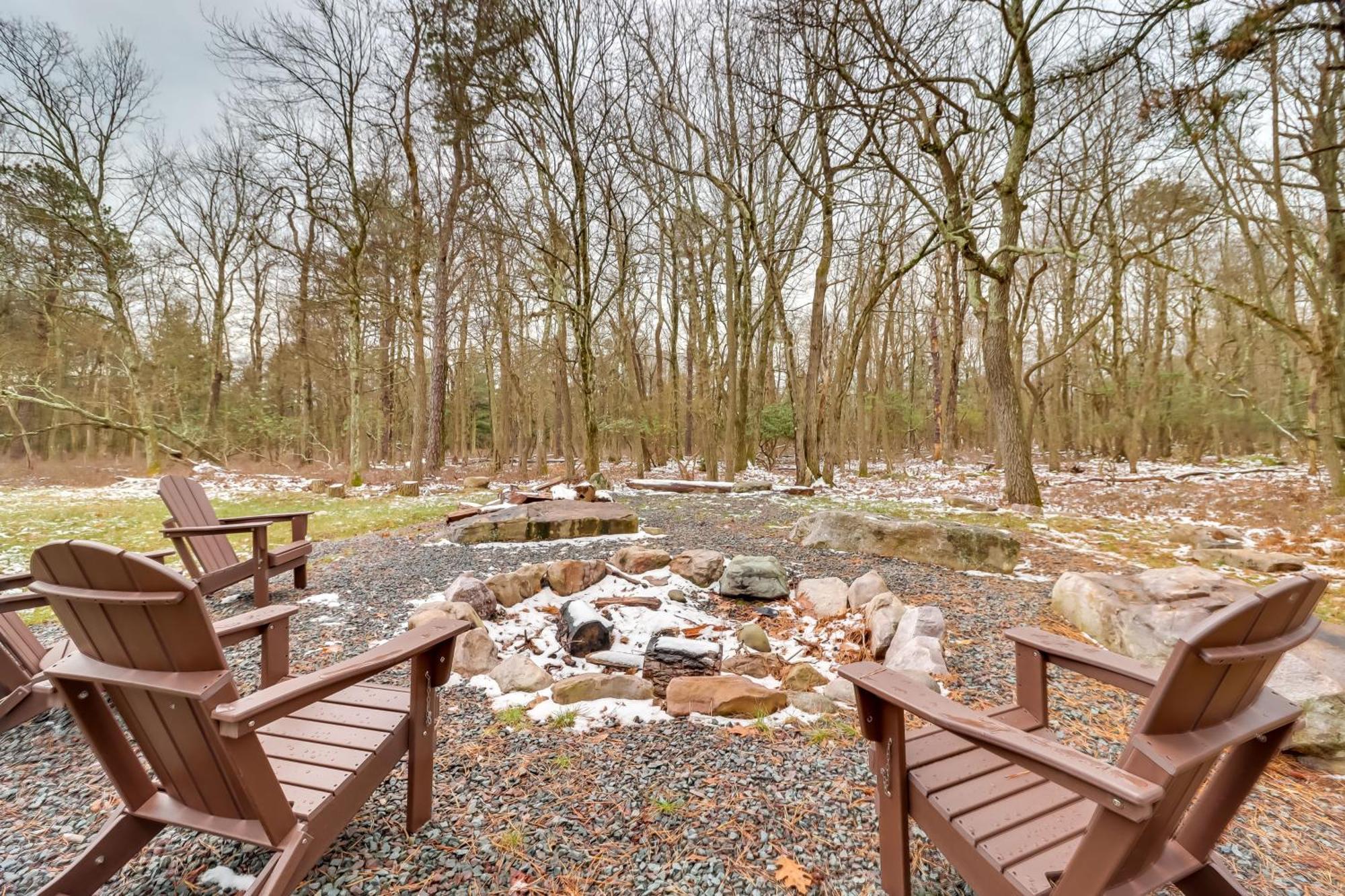 Pennsylvania Escape With Hot Tub, Deck, And Fire Pit! Holiday home *